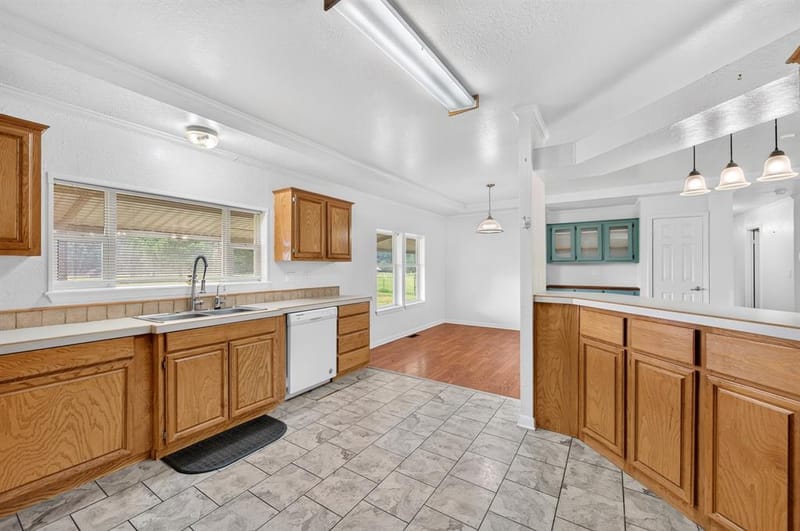 923 County Road 2415, Honey Grove TX 75446 - Photo 16