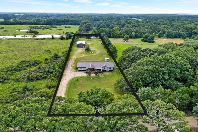 923 County Road 2415, Honey Grove TX 75446 - Photo 32