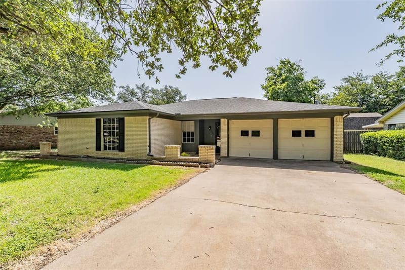 1227 Willowwood Drive, Cleburne TX 76033 - Photo 2