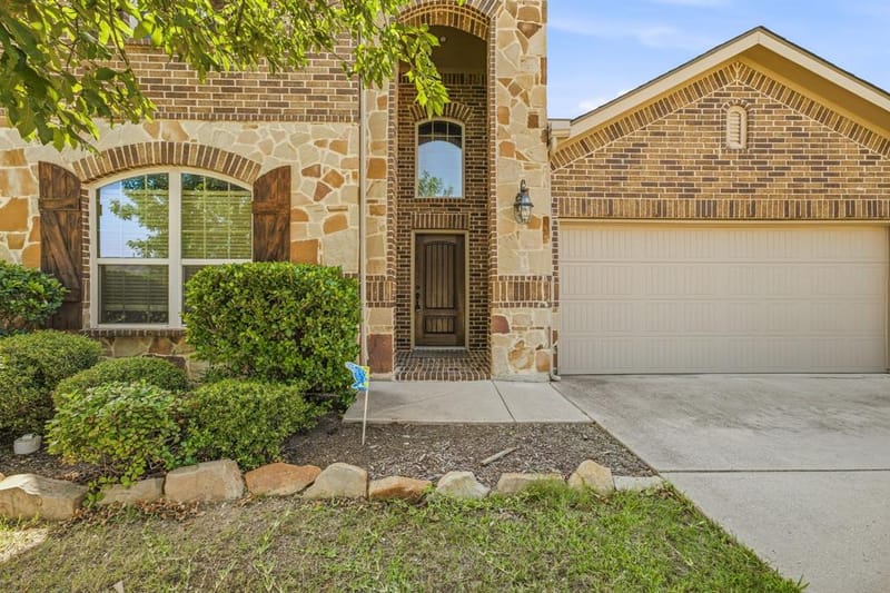 229 Pin Cushion Trail, Burleson TX 76028 - Photo 2