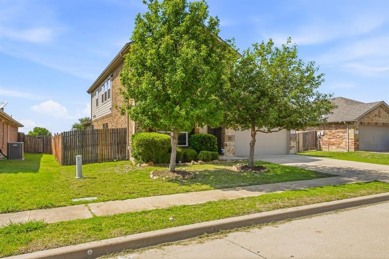 229 Pin Cushion Trail, Burleson TX 76028 - Photo 4