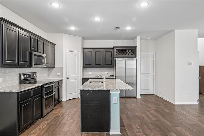 1025 Mason Street, Aubrey TX 76227 - Photo 11