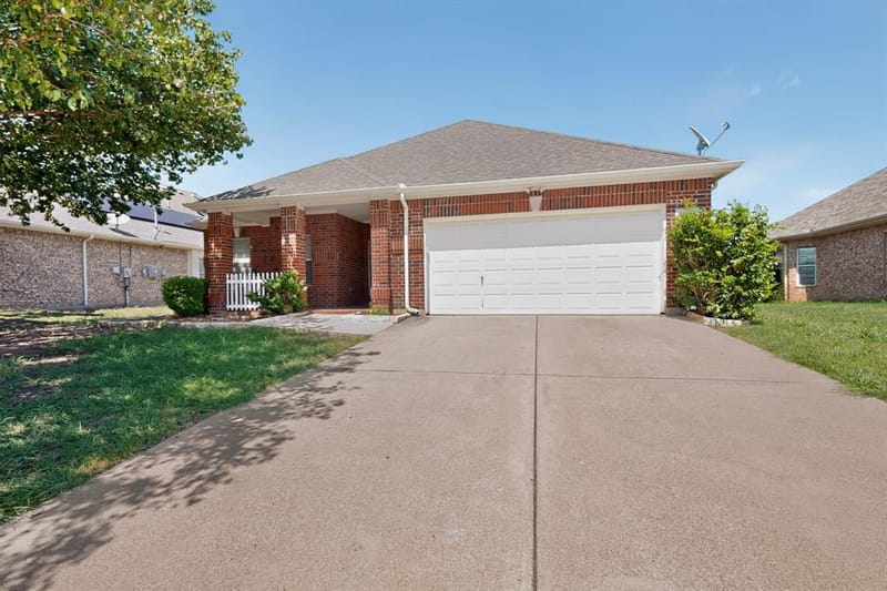 710 Bowie Lane, Mansfield TX 76063 - Photo 4