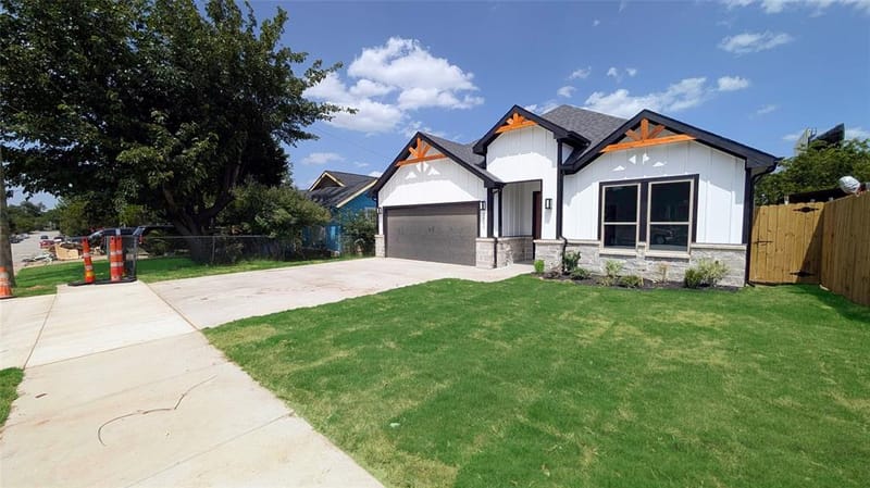 2825 S Grove Street, Fort Worth TX 76104 - Photo 2