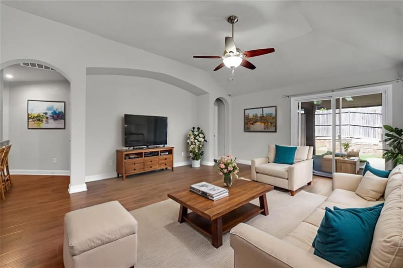 5205 Mirror Lake Drive, Haltom City TX 76117 - Photo 6
