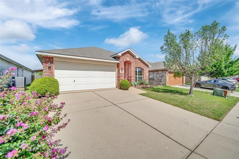 5205 Mirror Lake Drive, Haltom City TX 76117 - Photo 3