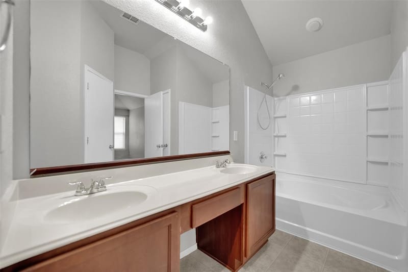 5205 Mirror Lake Drive, Haltom City TX 76117 - Photo 21