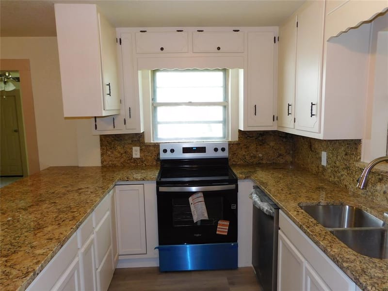407 NE 4th Street, Hubbard TX 76648 - Photo 12
