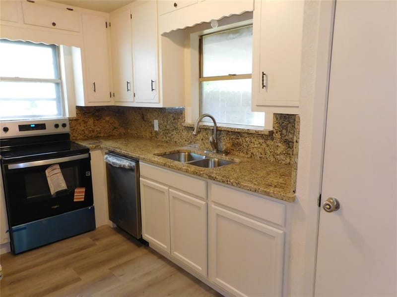 407 NE 4th Street, Hubbard TX 76648 - Photo 9