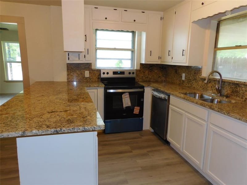 407 NE 4th Street, Hubbard TX 76648 - Photo 10