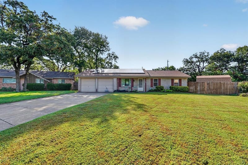 184 Oakhurst Drive, Bedford TX 76022 - Photo 2