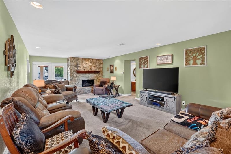 184 Oakhurst Drive, Bedford TX 76022 - Photo 6
