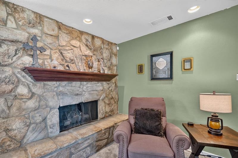 184 Oakhurst Drive, Bedford TX 76022 - Photo 7