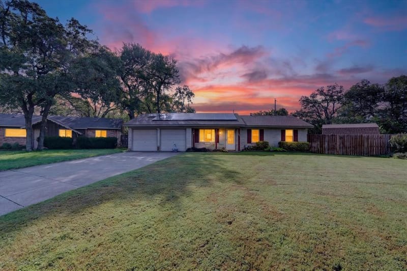 184 Oakhurst Drive, Bedford TX 76022 - Photo 3