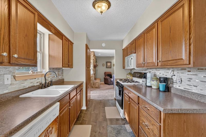 184 Oakhurst Drive, Bedford TX 76022 - Photo 9