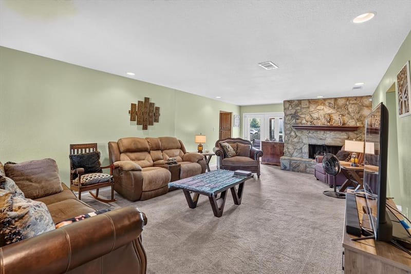 184 Oakhurst Drive, Bedford TX 76022 - Photo 4