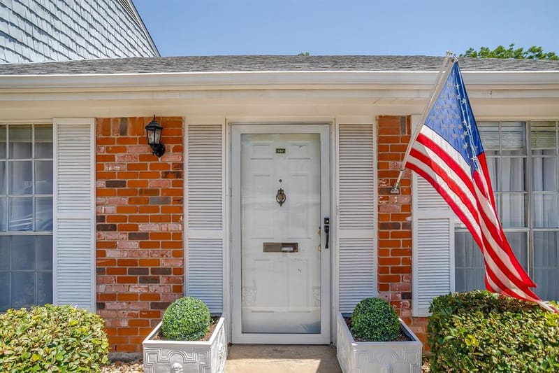 937 Roaring Springs Road, Fort Worth TX 76114 - Photo 2