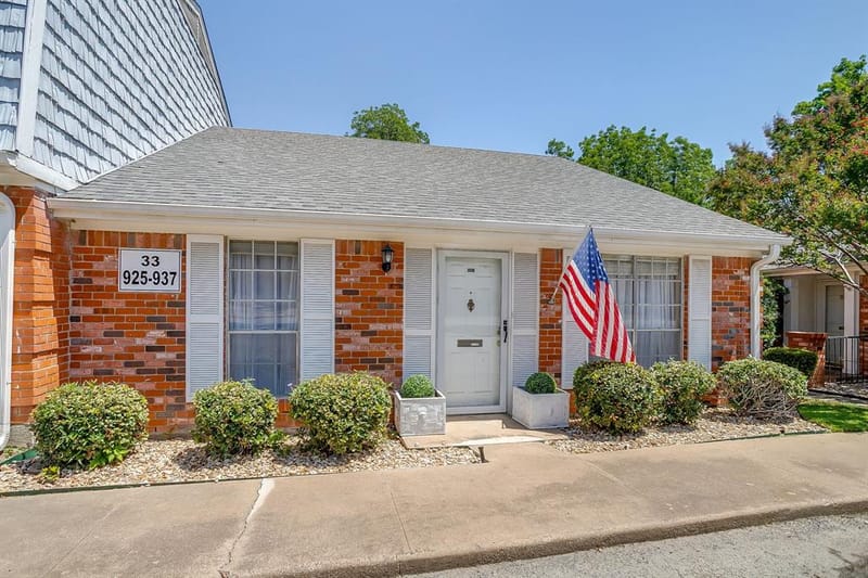 937 Roaring Springs Road, Fort Worth TX 76114