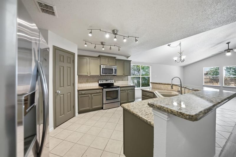 5228 Boxwood Lane, McKinney TX 75070 - Photo 6