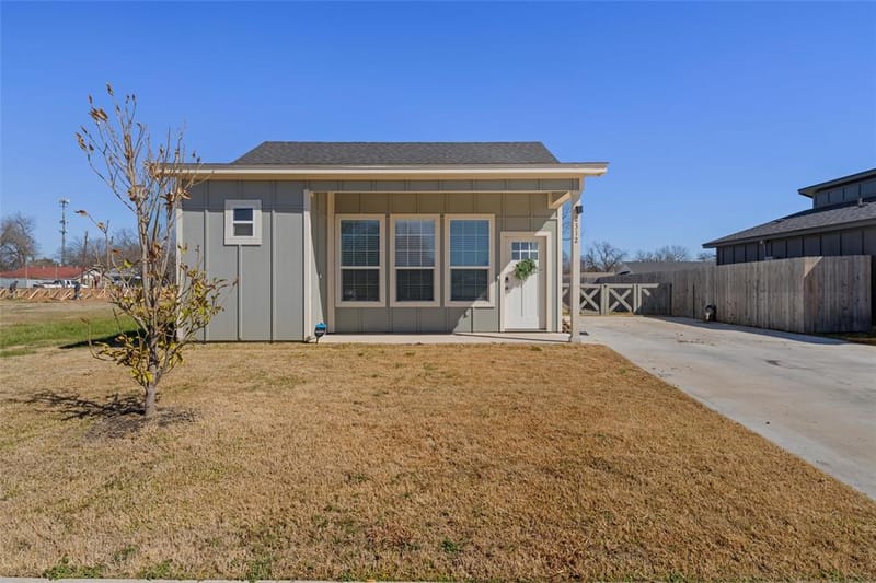 2312 S 12th Street, Waco TX 76706 - Photo 2