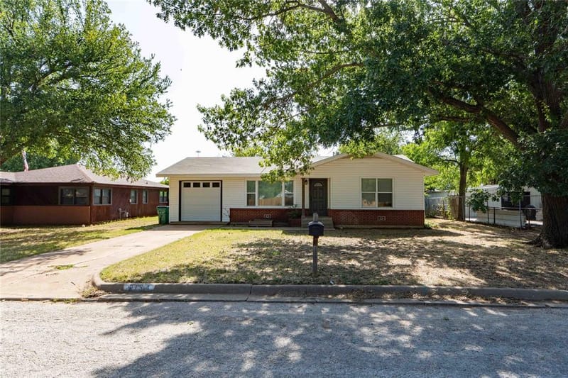 514 MCCONNELL Street, Jacksboro TX 76458 - Photo 2