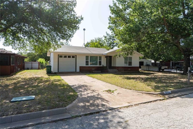 514 MCCONNELL Street, Jacksboro TX 76458 - Photo 3