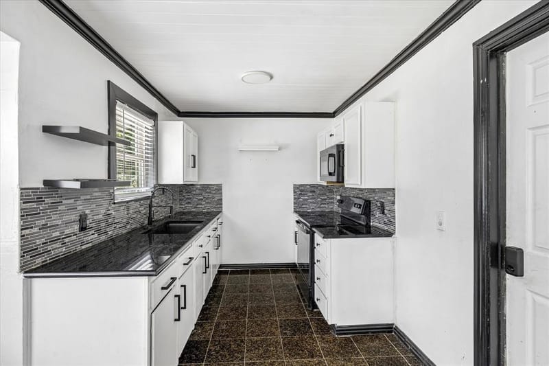 716 Heathcliff Drive, Everman TX 76140 - Photo 5