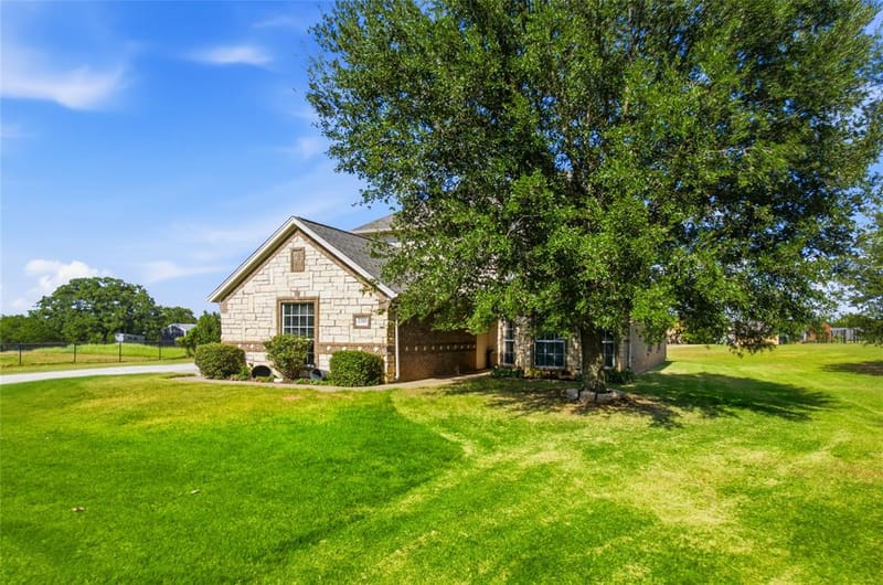 1389 Thomas Road, Springtown TX 76082 - Photo 2