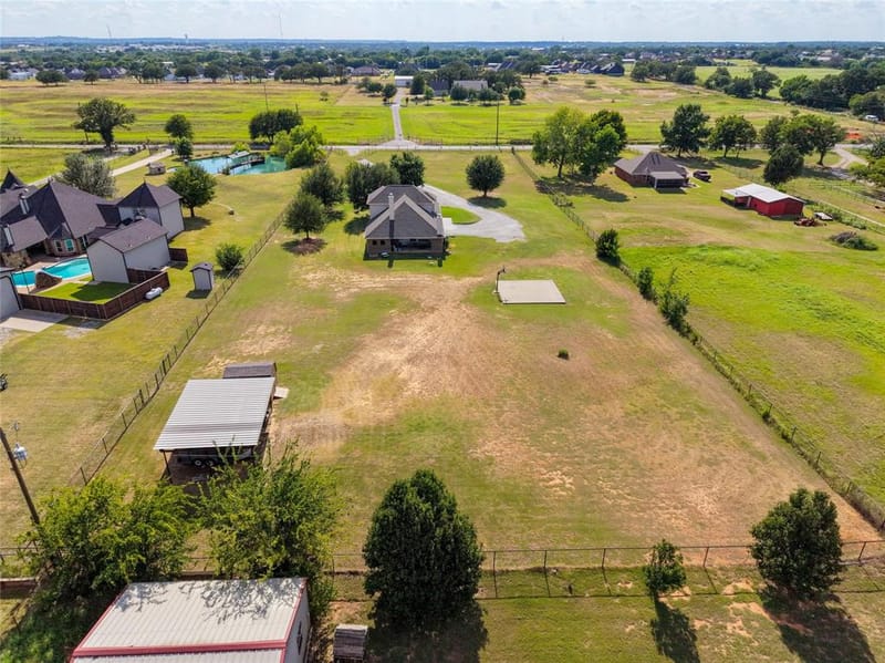 1389 Thomas Road, Springtown TX 76082 - Photo 32