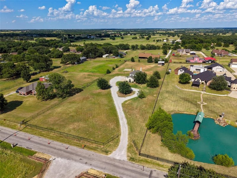 1389 Thomas Road, Springtown TX 76082 - Photo 28