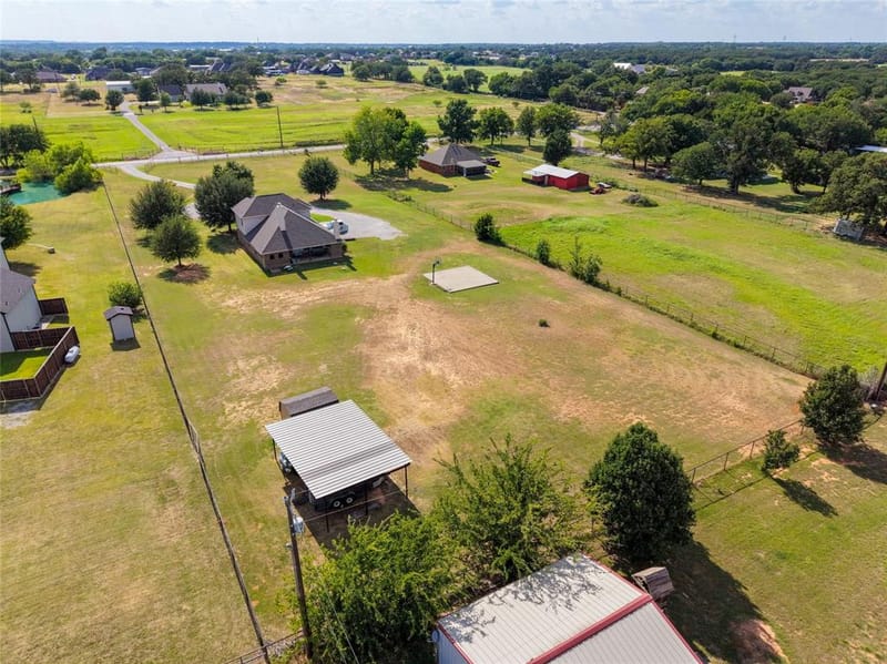 1389 Thomas Road, Springtown TX 76082 - Photo 33