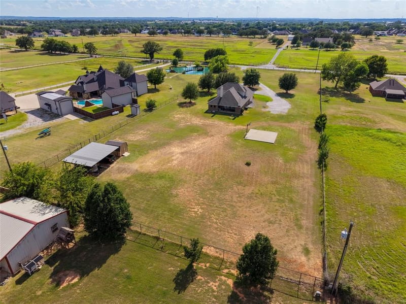 1389 Thomas Road, Springtown TX 76082 - Photo 31