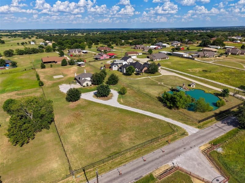 1389 Thomas Road, Springtown TX 76082 - Photo 29