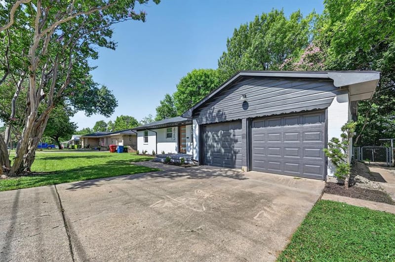 425 N Hamilton Street, Farmersville TX 75442 - Photo 2