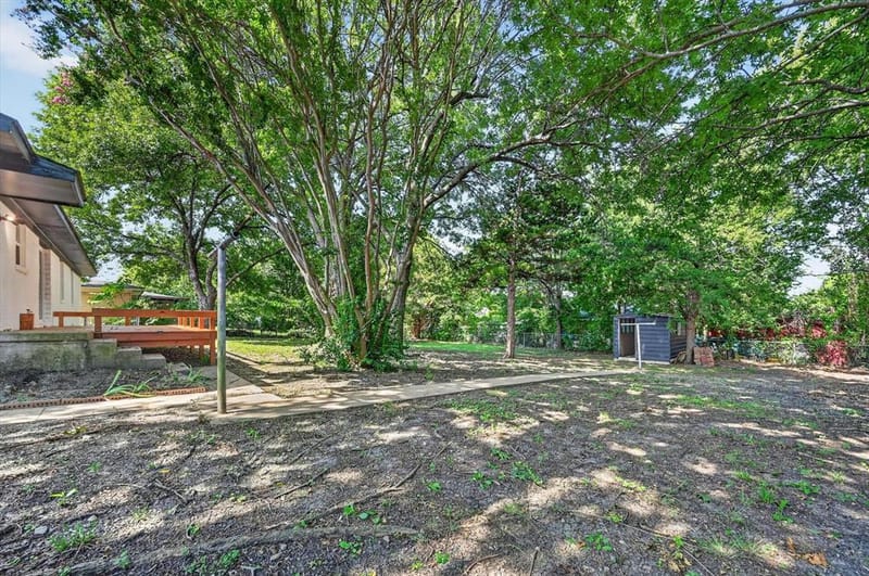 425 N Hamilton Street, Farmersville TX 75442 - Photo 28