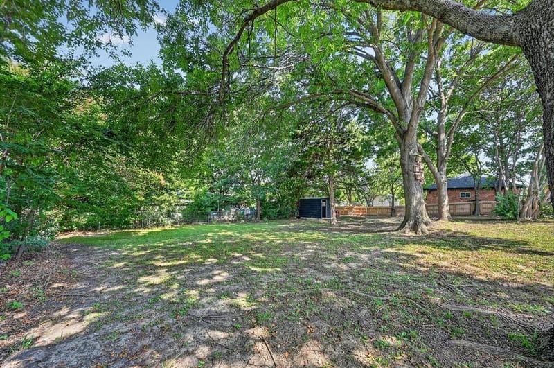 425 N Hamilton Street, Farmersville TX 75442 - Photo 30