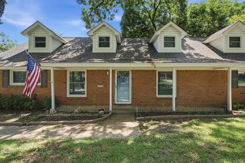 1301 Colonial Court, Arlington TX 76013 - Photo 3