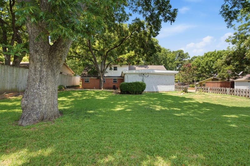 1301 Colonial Court, Arlington TX 76013 - Photo 34