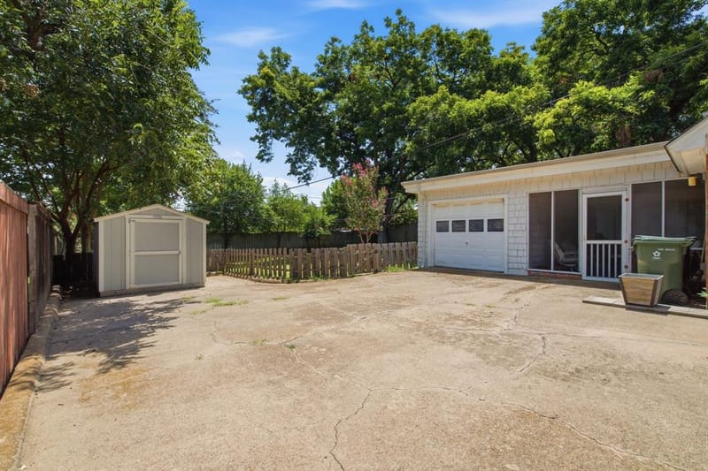 1301 Colonial Court, Arlington TX 76013 - Photo 38
