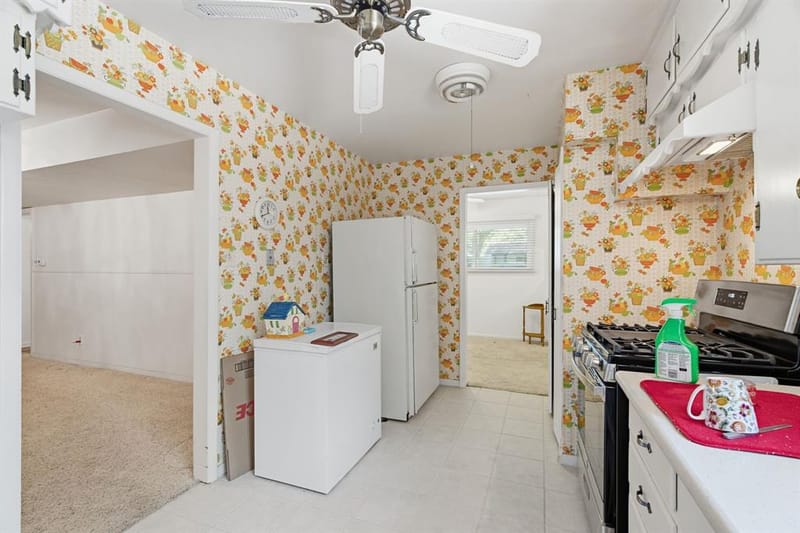 1301 Colonial Court, Arlington TX 76013 - Photo 10