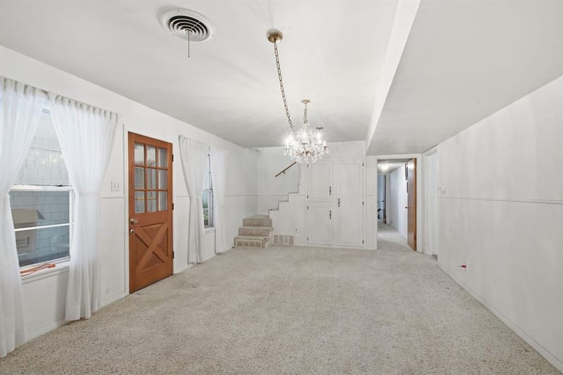 1301 Colonial Court, Arlington TX 76013 - Photo 11