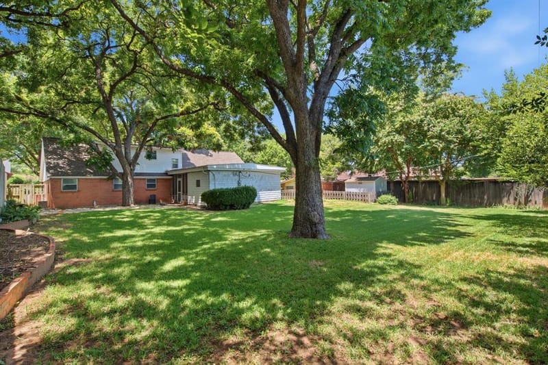 1301 Colonial Court, Arlington TX 76013 - Photo 35