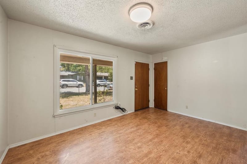 4816 Eastover Avenue, Fort Worth TX 76119 - Photo 8