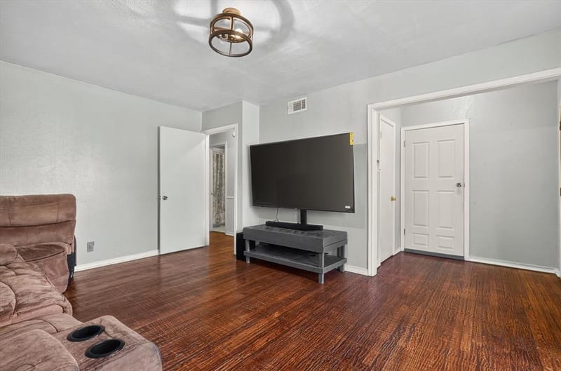 1029 S Bryan Street, Mesquite TX 75149 - Photo 8