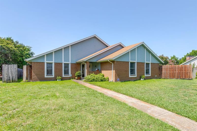 5419 Barcelona Drive, Garland TX 75043 - Photo 2
