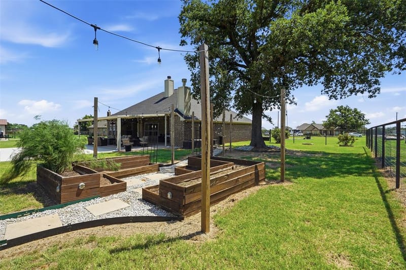 205 Lavender Court, Springtown TX 76082 - Photo 3