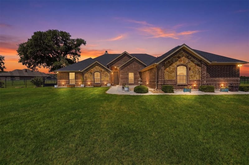 205 Lavender Court, Springtown TX 76082 - Photo 9