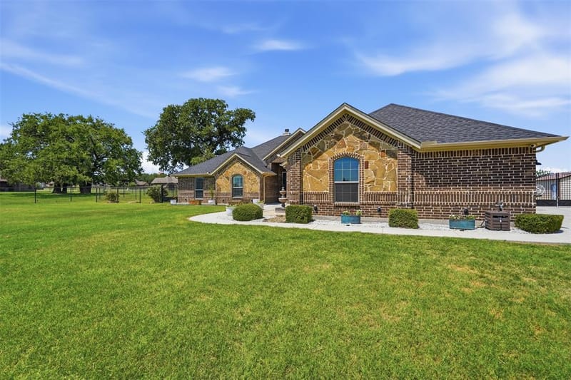 205 Lavender Court, Springtown TX 76082 - Photo 10