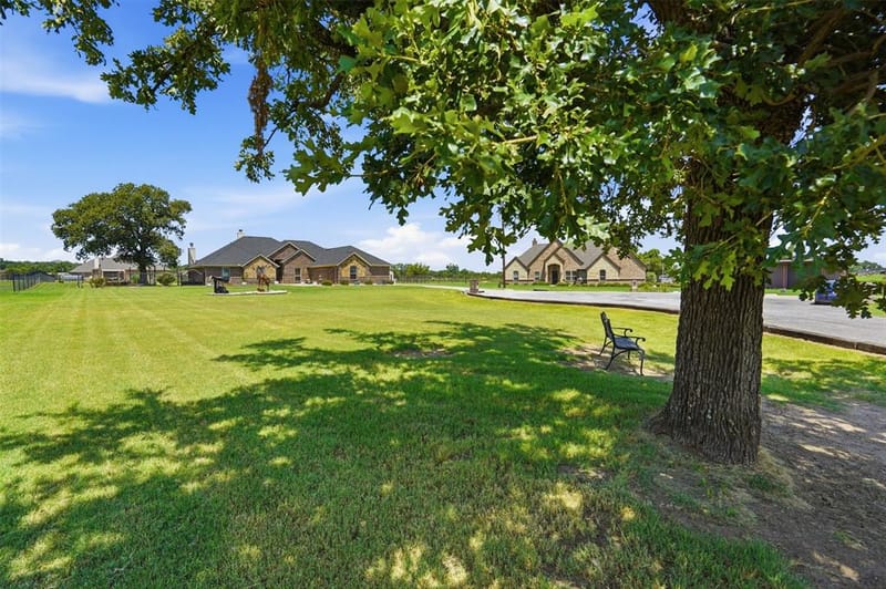 205 Lavender Court, Springtown TX 76082 - Photo 4