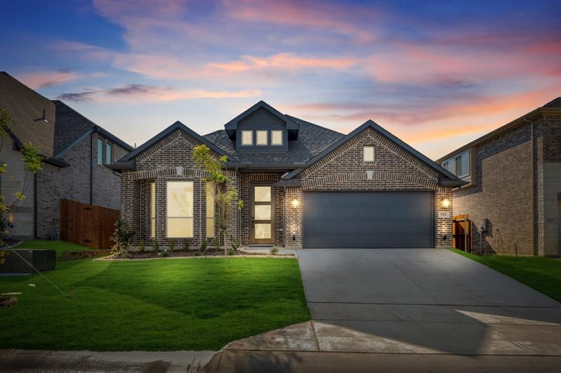 921 Ridgehurst Drive, Godley TX 76044 - Photo 2